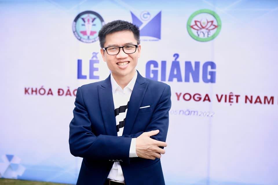 Hành Trình Trở Thành Bậc Thầy Yoga Của Đặng Hùng